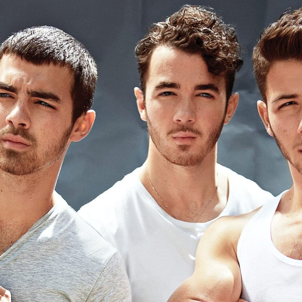 JONAS-BROTHERS-facebook