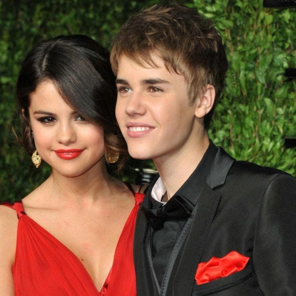 Justin-Bieber-and-Selena-Gomez-Wallpaper