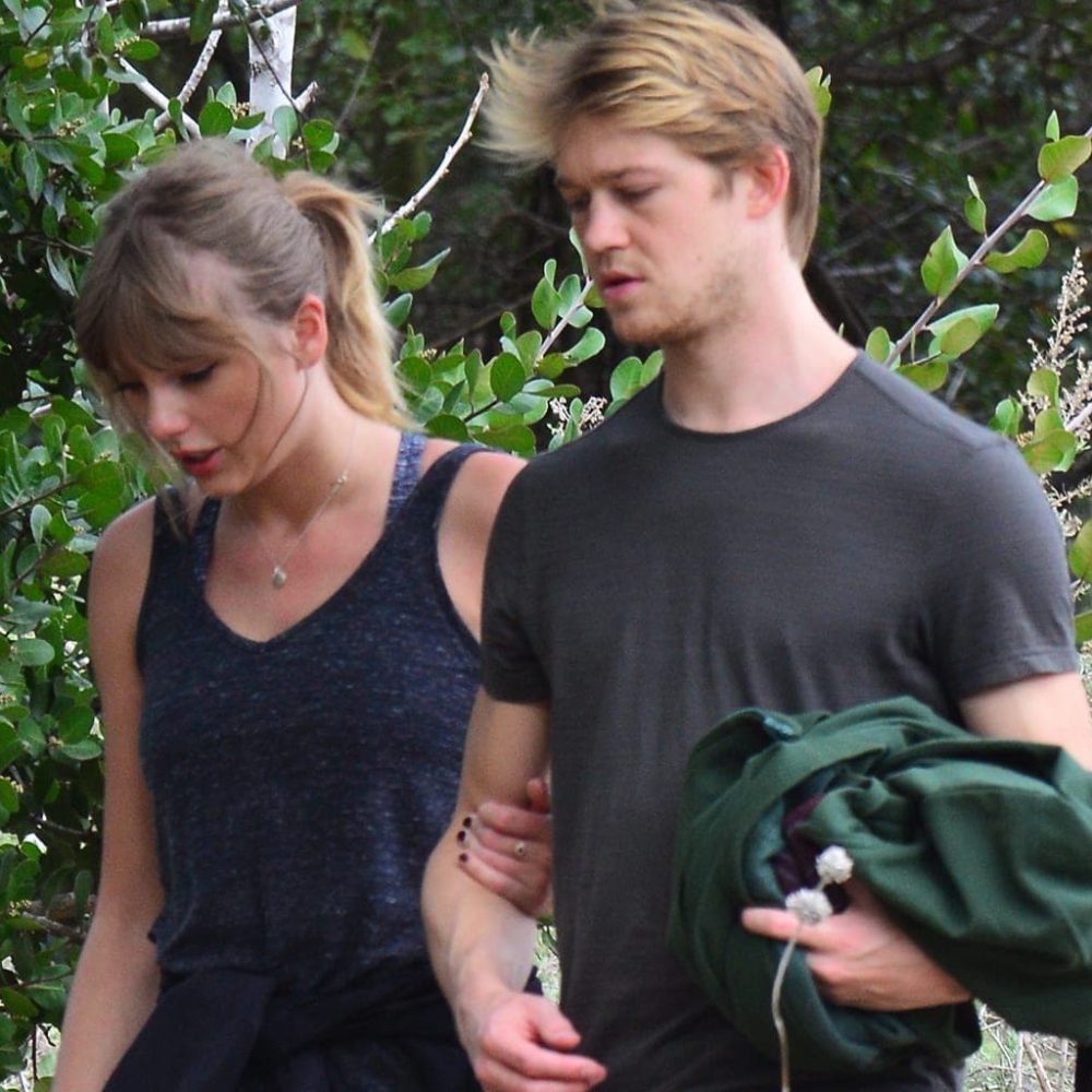 Taylor-Swift-and-boyfriend-Joe-Alwyn-malibu-billboard-1548