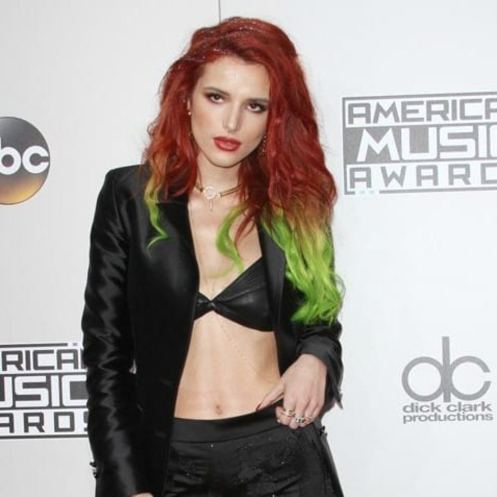 bella-thorne-2016-american-music-awards-01