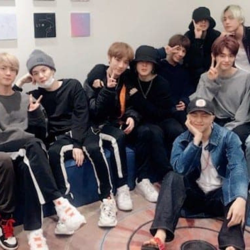 first-ever-group-photo-of-bts-and-txt-members-photo-by-txt-twitter