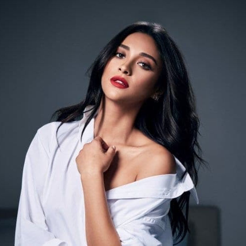 shay-mitchell-buxom-campaign-4k