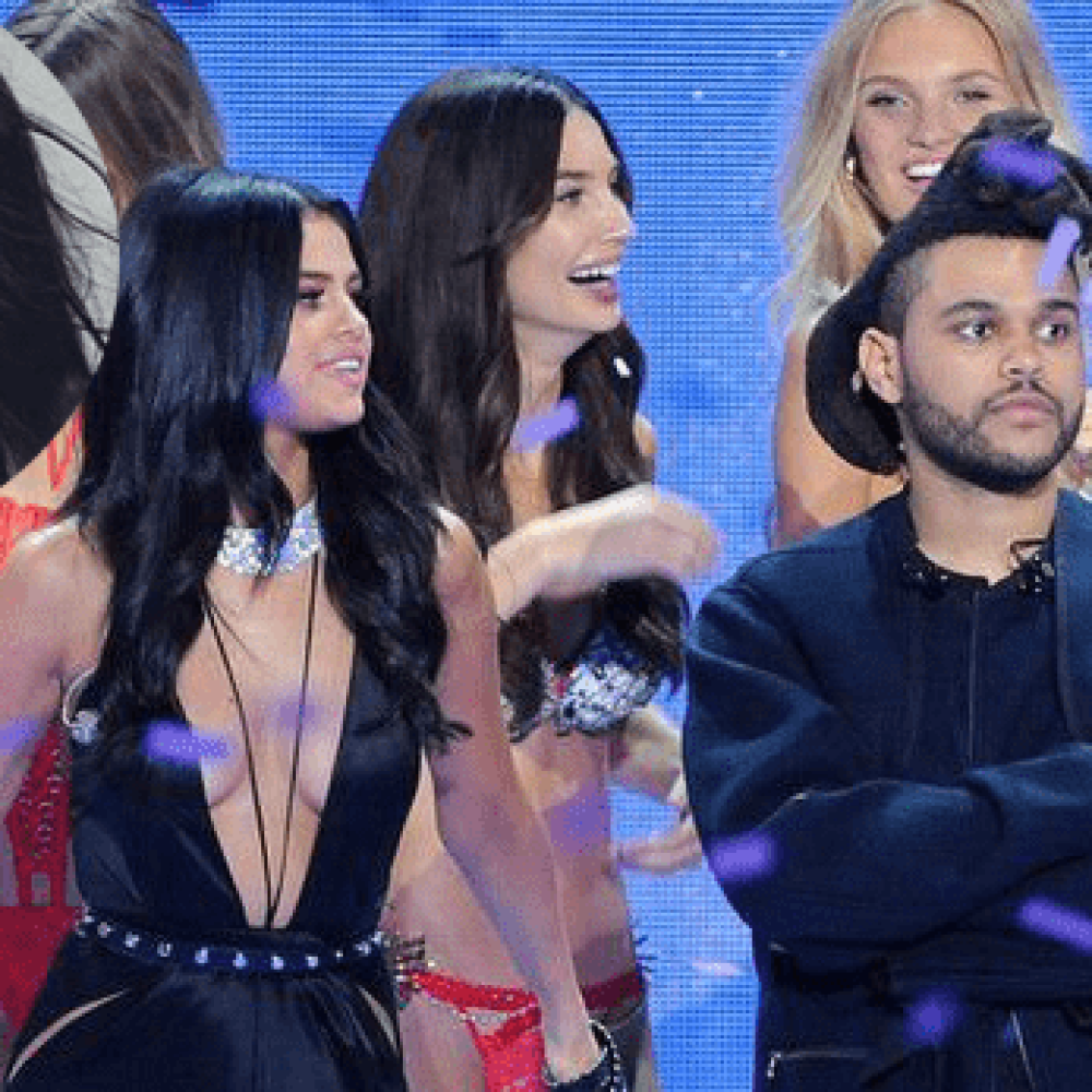 z19173078Q,Selena-Gomez-i-The-Weeknd-podczas-pokazu-Victoria-